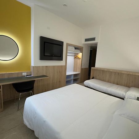 Hotel Holidays Рокказаро Экстерьер фото