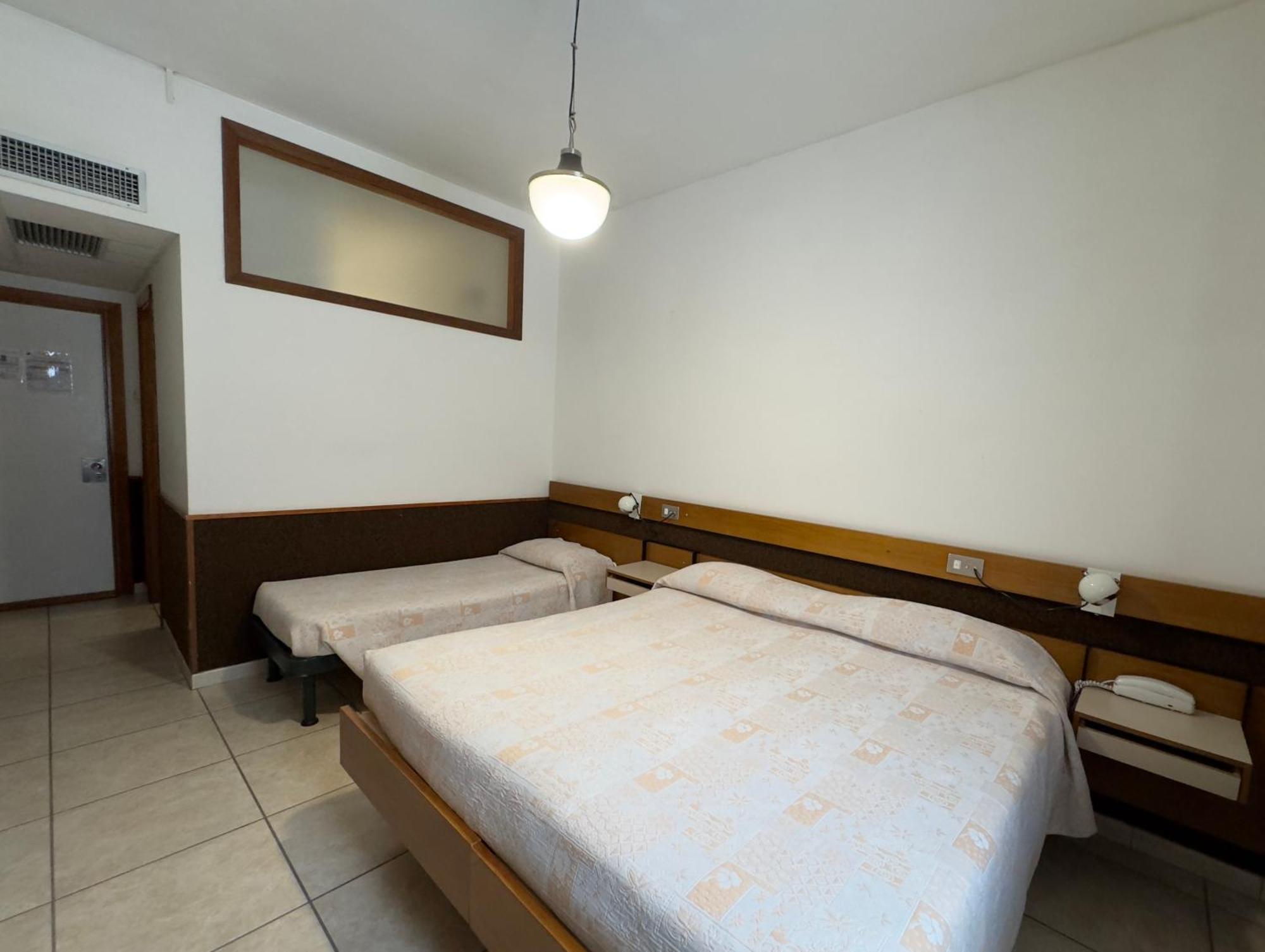Hotel Holidays Рокказаро Экстерьер фото