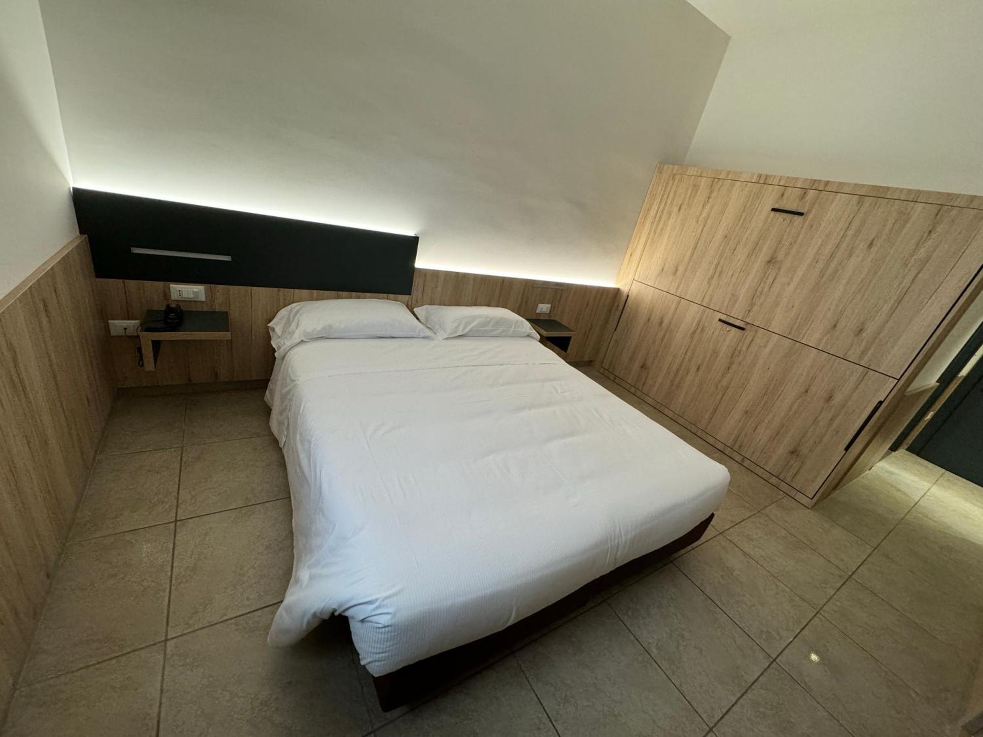 Hotel Holidays Рокказаро Экстерьер фото
