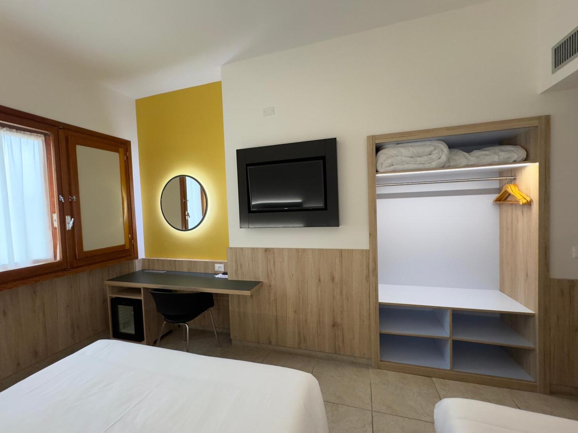 Hotel Holidays Рокказаро Экстерьер фото