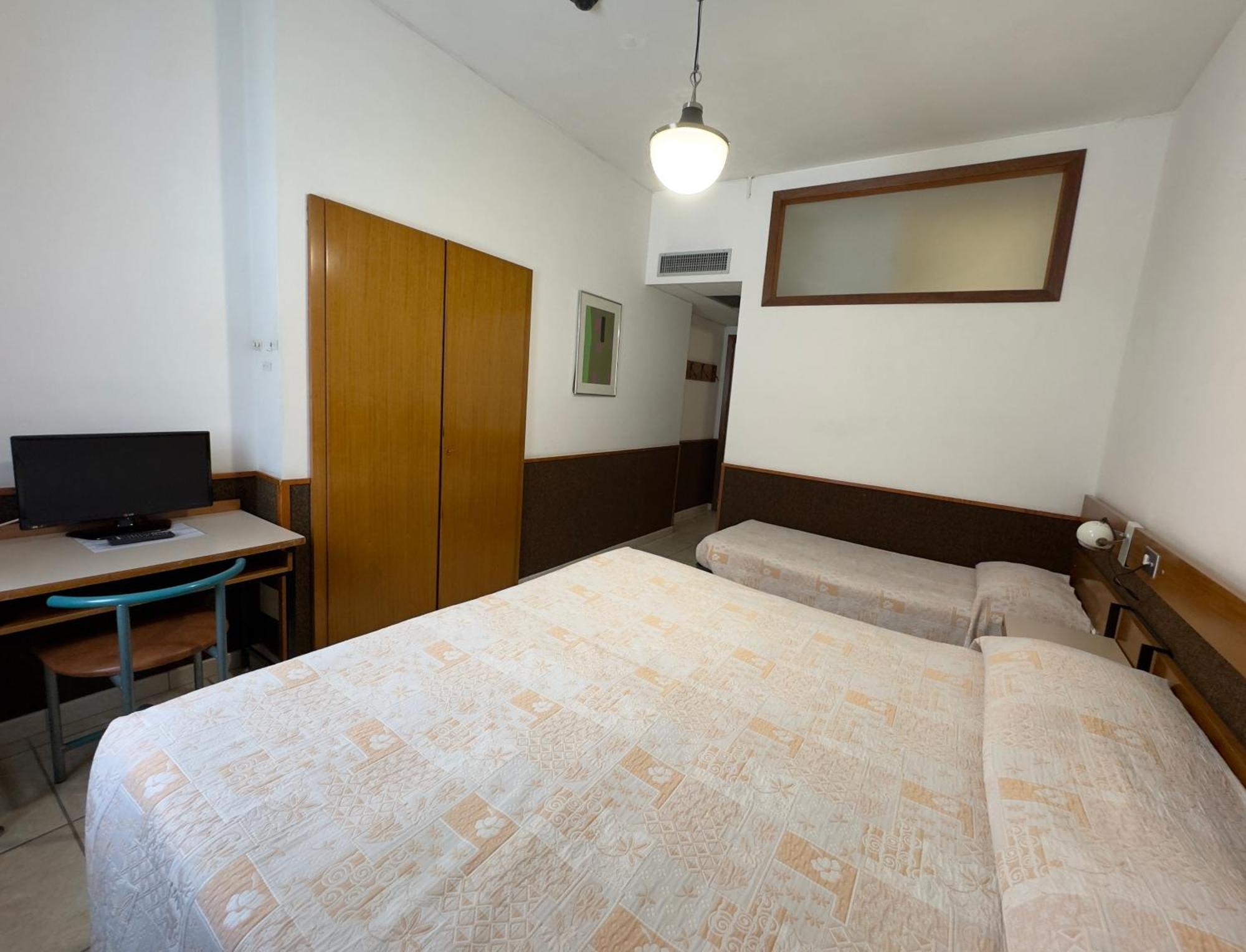 Hotel Holidays Рокказаро Экстерьер фото